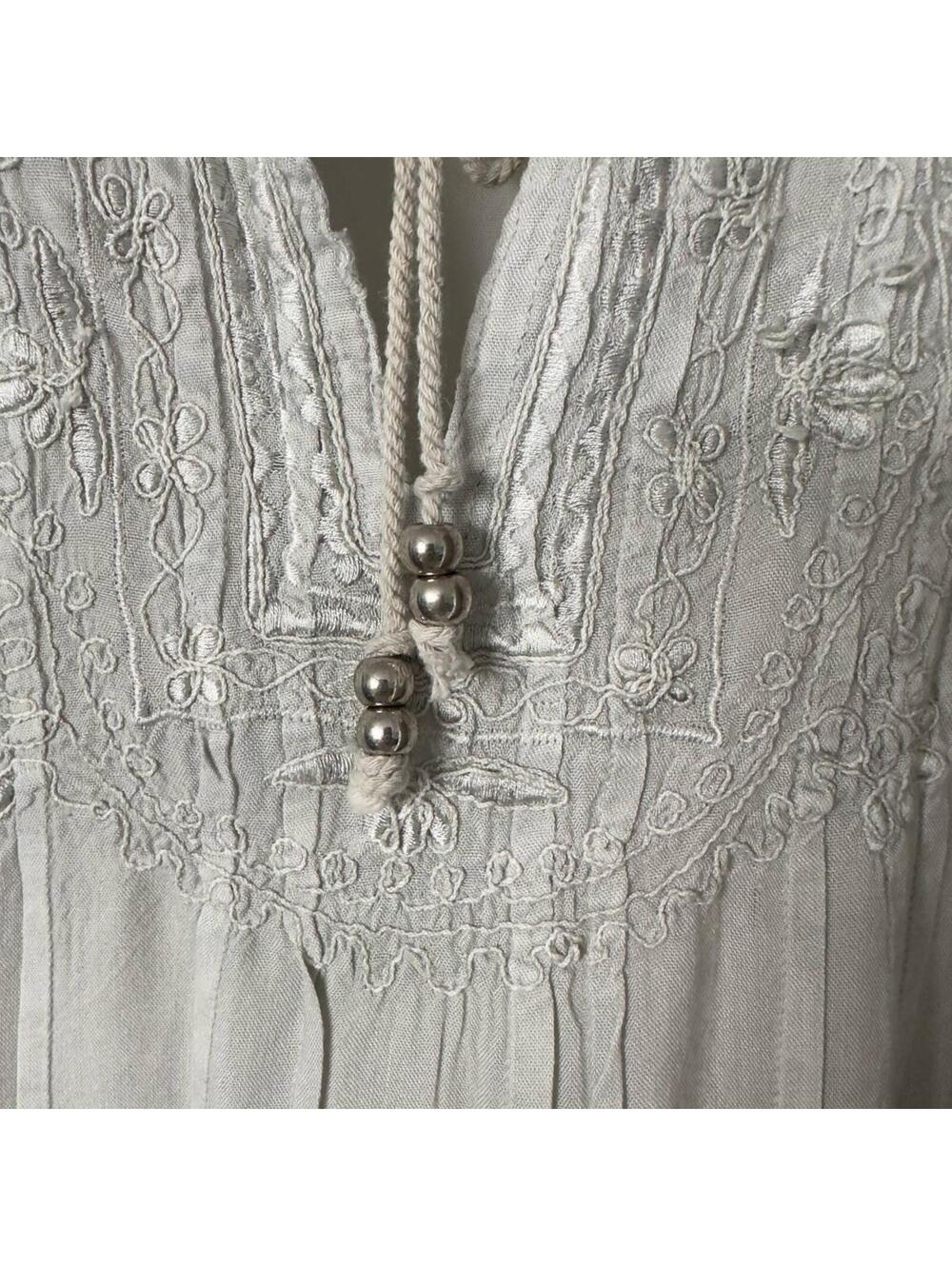 Solitaire Women’s 1X Embroidered Blouse Light Gray Boho Top